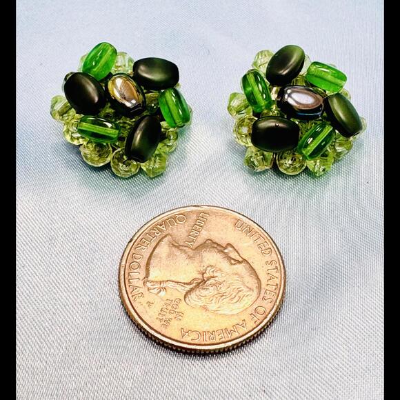VINTAGE WEST GERMAN SHADES OF GREEN CRYSTALS AND STONES CLIP ON EARRINGS - Picture 2 of 5